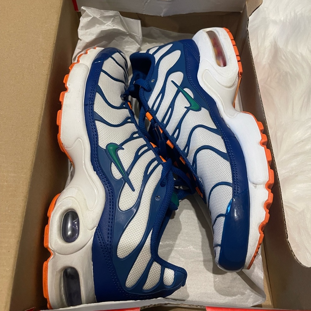 Air Max Plus - Picture 3 of 11